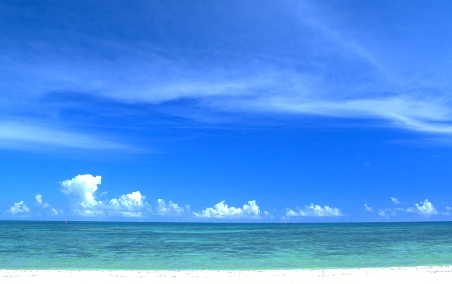 Blauer Himmel mit Wolken - "Blue" (Ausschnitt), Photo von Masaru Arai, © 2001 Japan TransOcean Air